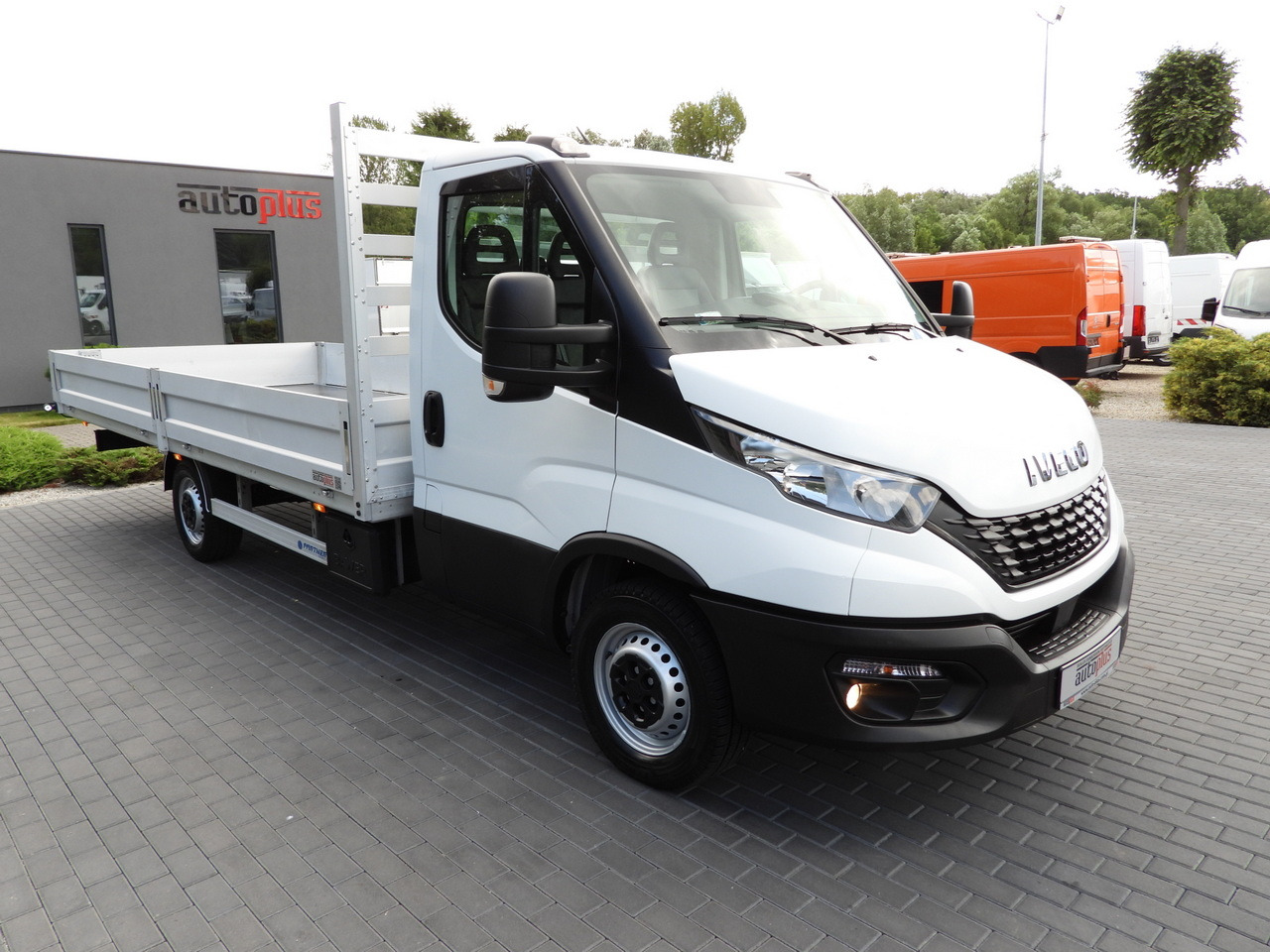 IVECO DAILY 35S16 STAKE BODY 10 PALLETS CRUISE CONTROL AIR CONDITIONING  160HP - Легка бортова вантажівка: фото 4 IVECO DAILY 35S16 STAKE BODY 10 PALLETS CRUISE CONTROL AIR CONDITIONING  160HP - Легка бортова вантажівка: фото 4
