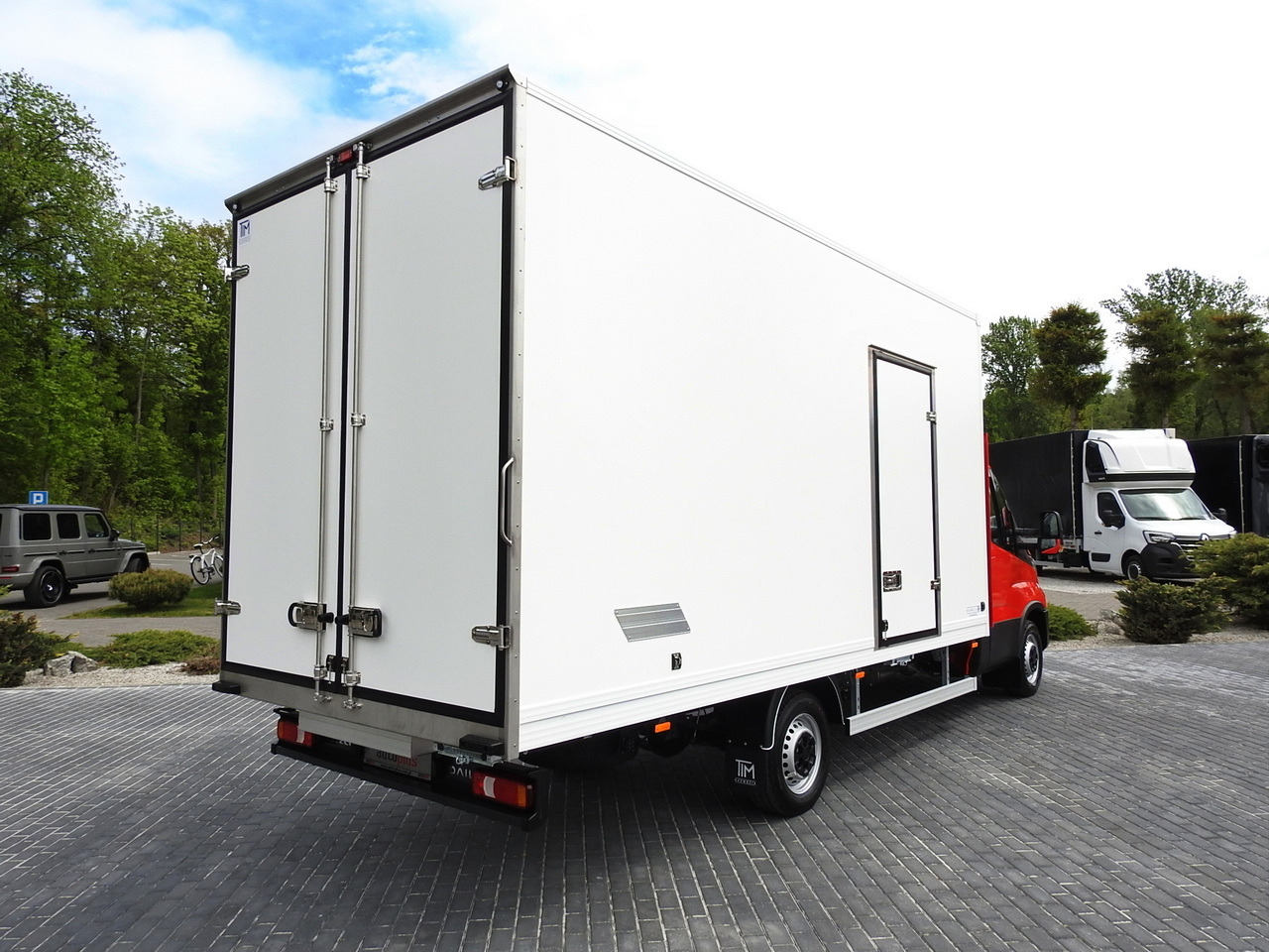 IVECO DAILY 35S18 NEW BOX 10 PALLETS CRUISE CONTROL NAVIGATION AIR CONDITIONING LED LIGHTS GUARANTEE 180HP - Фургон з закритим кузовом: фото 3 IVECO DAILY 35S18 NEW BOX 10 PALLETS CRUISE CONTROL NAVIGATION AIR CONDITIONING LED LIGHTS GUARANTEE 180HP - Фургон з закритим кузовом: фото 3