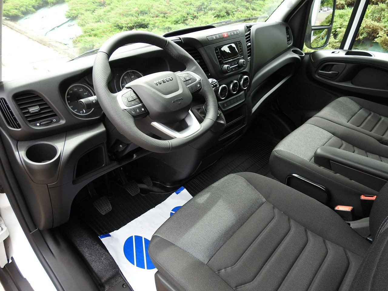 IVECO DAILY 35S18 NEW TARPAULIN WEBASTO CRUISE CONTROL AIR CONDITIONING 180HP - Тентований фургон: фото 2 IVECO DAILY 35S18 NEW TARPAULIN WEBASTO CRUISE CONTROL AIR CONDITIONING 180HP - Тентований фургон: фото 2