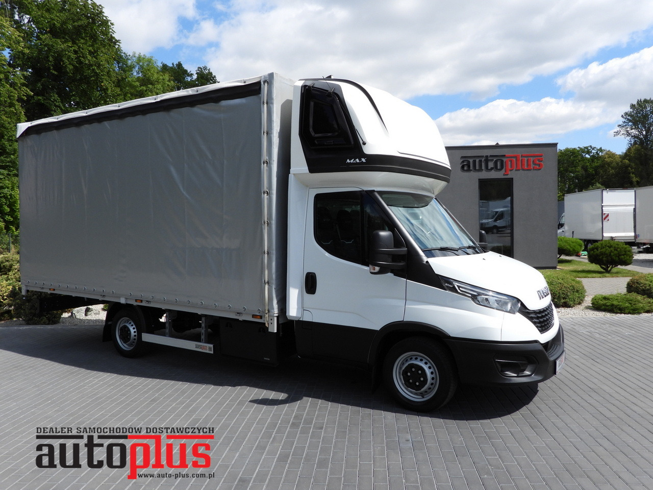 IVECO DAILY 35S18 TARPAULIN 10 PALLETS WEBASTO CRUISE CONTROL NAVIGATION LED LIGHTS AIR CONDITIONING 180HP - Тентований фургон: фото 1 IVECO DAILY 35S18 TARPAULIN 10 PALLETS WEBASTO CRUISE CONTROL NAVIGATION LED LIGHTS AIR CONDITIONING 180HP - Тентований фургон: фото 1
