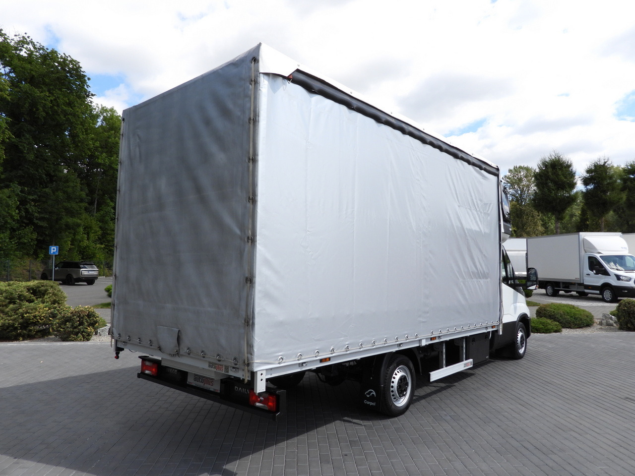 IVECO DAILY 35S18 TARPAULIN 10 PALLETS WEBASTO CRUISE CONTROL NAVIGATION LED LIGHTS AIR CONDITIONING 180HP - Тентований фургон: фото 3 IVECO DAILY 35S18 TARPAULIN 10 PALLETS WEBASTO CRUISE CONTROL NAVIGATION LED LIGHTS AIR CONDITIONING 180HP - Тентований фургон: фото 3