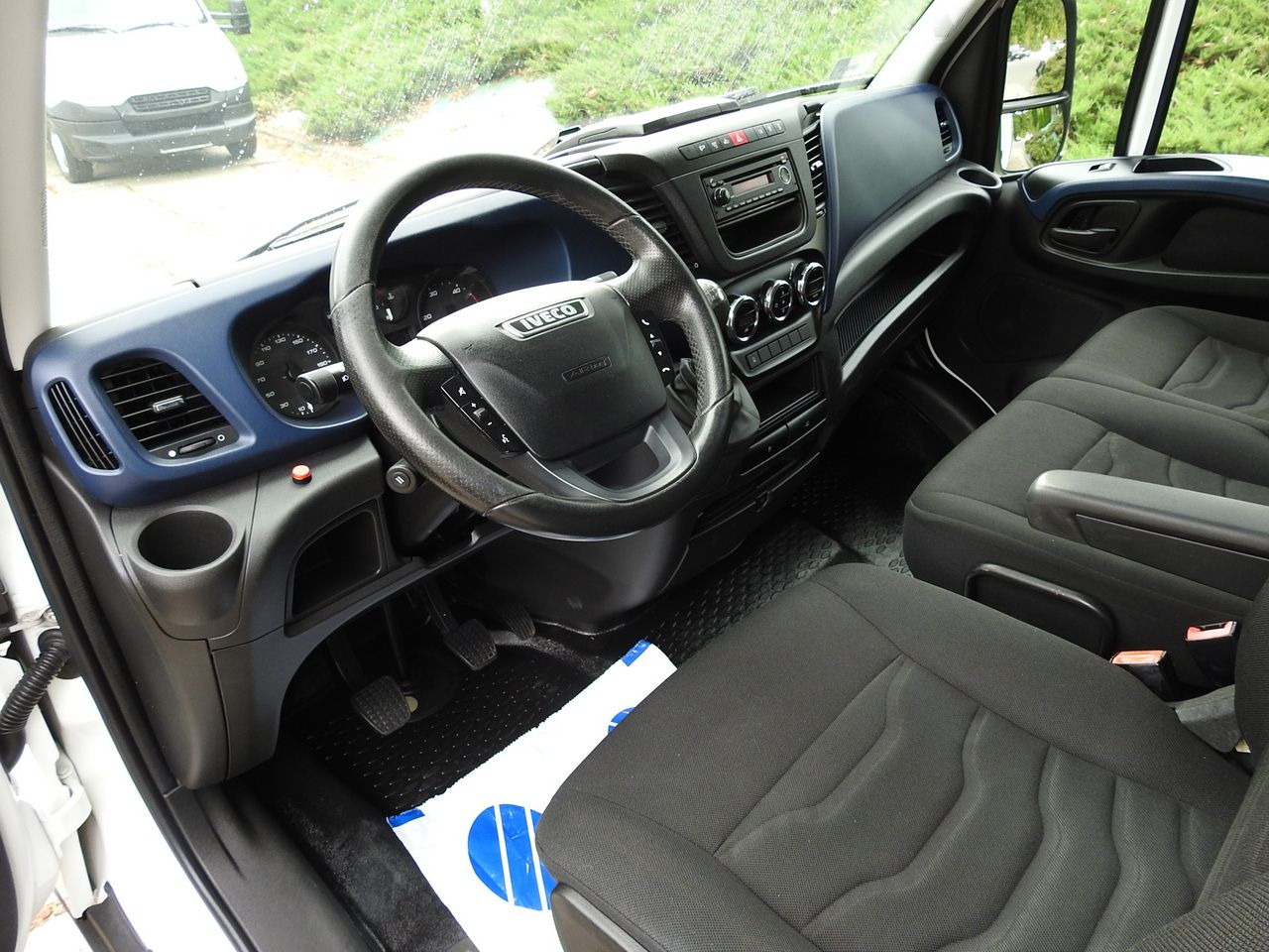 IVECO DAILY 35S18 TARPAULIN LIFT 8 PALLETS CRUISE CONTROL AIR CONDITIONING 180HP - Тентований фургон: фото 2 IVECO DAILY 35S18 TARPAULIN LIFT 8 PALLETS CRUISE CONTROL AIR CONDITIONING 180HP - Тентований фургон: фото 2