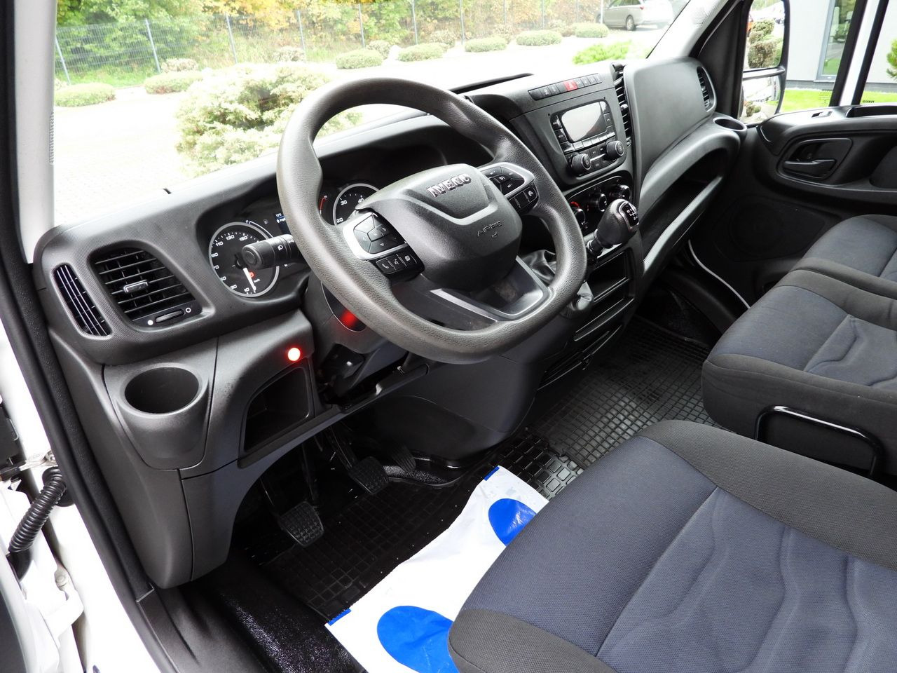 IVECO DAILY 35S18 TARPAULIN LIFT 8 PALLETS WEBASTO CRUISE CONTROL AIR CONDITIONING 180HP - Тентований фургон: фото 2 IVECO DAILY 35S18 TARPAULIN LIFT 8 PALLETS WEBASTO CRUISE CONTROL AIR CONDITIONING 180HP - Тентований фургон: фото 2
