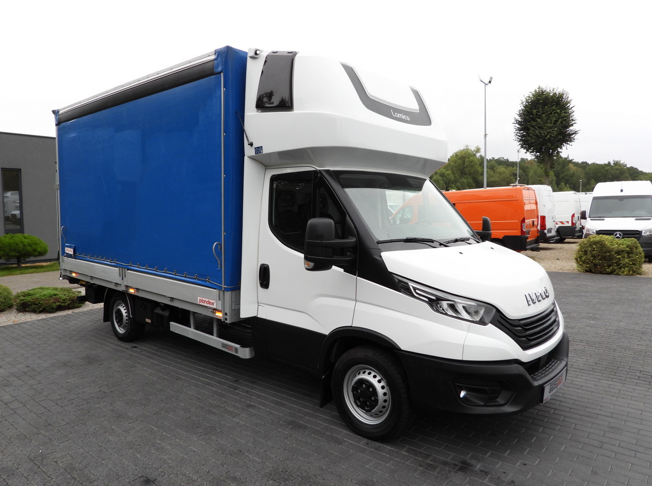IVECO DAILY 35S18 TARPAULIN LIFT 8 PALLETS WEBASTO CRUISE CONTROL LED LIGHTS AIR CONDITIONING 180HP - Тентований фургон: фото 4 IVECO DAILY 35S18 TARPAULIN LIFT 8 PALLETS WEBASTO CRUISE CONTROL LED LIGHTS AIR CONDITIONING 180HP - Тентований фургон: фото 4