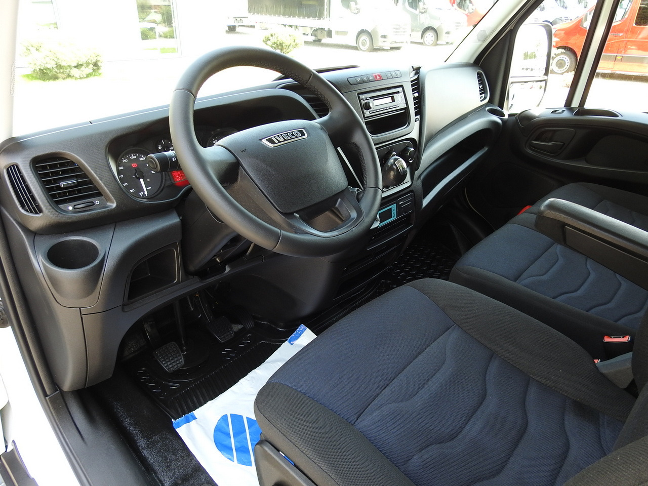 IVECO DAILY 50C15 REGRIGERATOR BOX -5*C POWER SUPPLY 230V AIR CONDITIONING TWIN WHEELS 150HP - Фургон-рефрижератор: фото 2 IVECO DAILY 50C15 REGRIGERATOR BOX -5*C POWER SUPPLY 230V AIR CONDITIONING TWIN WHEELS 150HP - Фургон-рефрижератор: фото 2