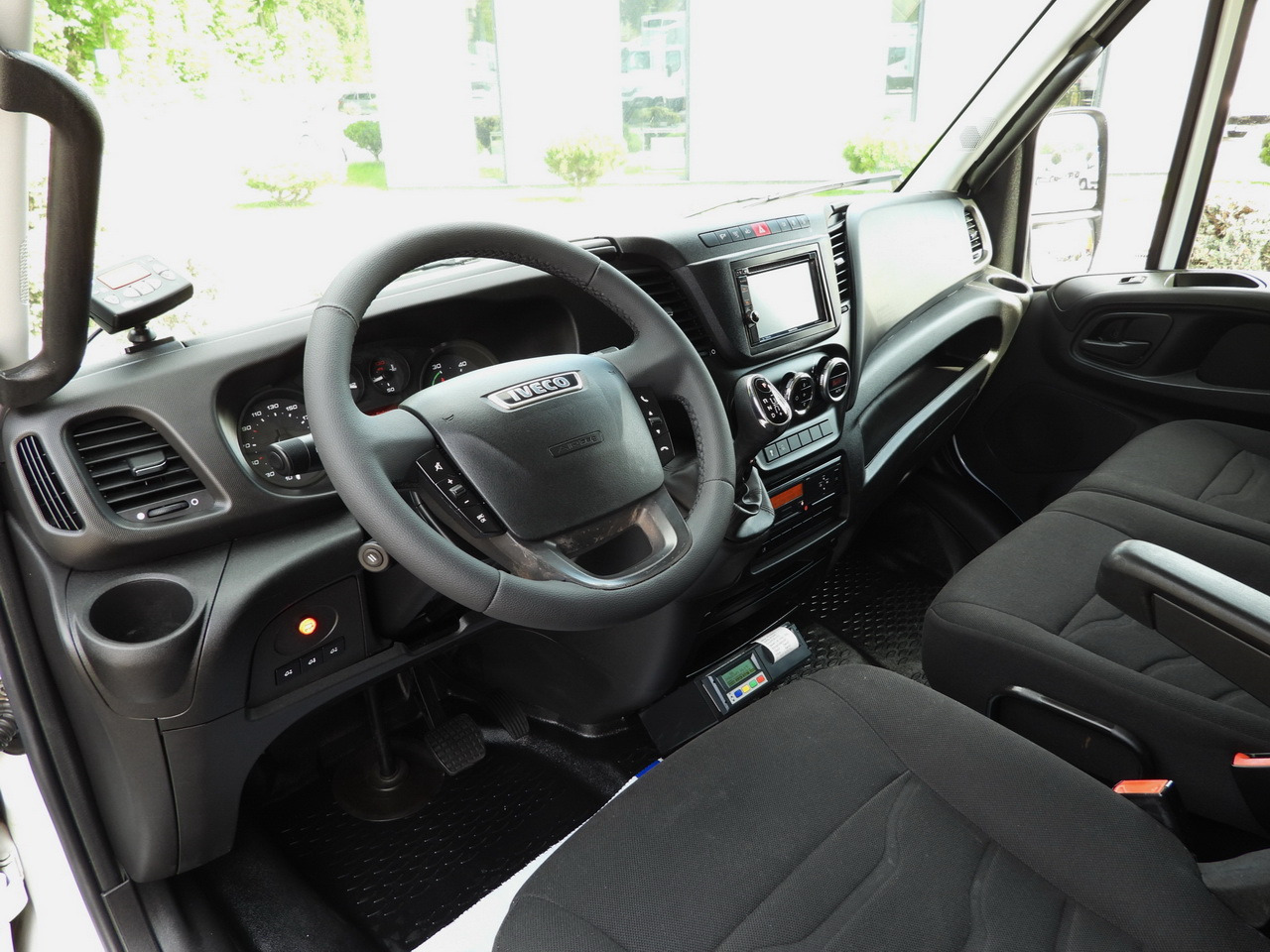 IVECO DAILY 70C17 REFRIGERATOR 1*C LIFT 10 PALLETS POWER SUPPLY 230V CRUISE CONTROL AIR CONDITIONING PNEUMATICS AUTOMATIC TRANSMISSION HI-MATIC TWIN WHEELS 170HP - Рефрижератор вантажівка: фото 2 IVECO DAILY 70C17 REFRIGERATOR 1*C LIFT 10 PALLETS POWER SUPPLY 230V CRUISE CONTROL AIR CONDITIONING PNEUMATICS AUTOMATIC TRANSMISSION HI-MATIC TWIN WHEELS 170HP - Рефрижератор вантажівка: фото 2