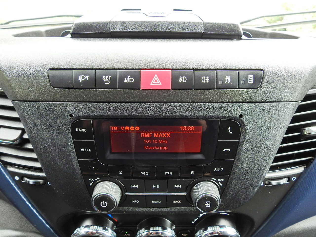 Тентована вантажівка IVECO DAILY 70C18 TARPAULIN LIFT 12 PALLETS WEBASTO CRUISE CONTROL TWIN WHEELS AIR CONDITIONING  180HP: фото 39