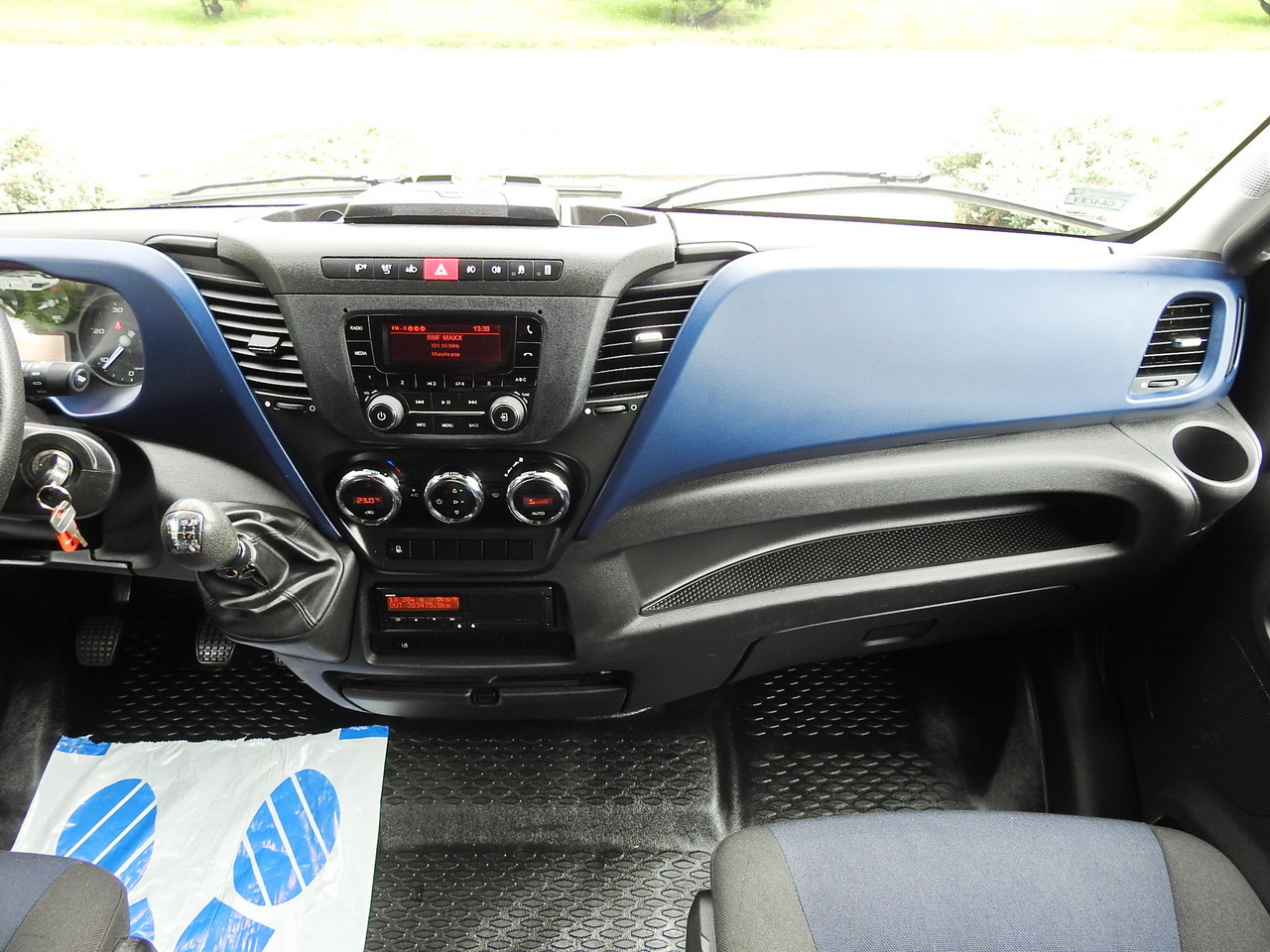 Тентована вантажівка IVECO DAILY 70C18 TARPAULIN LIFT 12 PALLETS WEBASTO CRUISE CONTROL TWIN WHEELS AIR CONDITIONING  180HP: фото 37