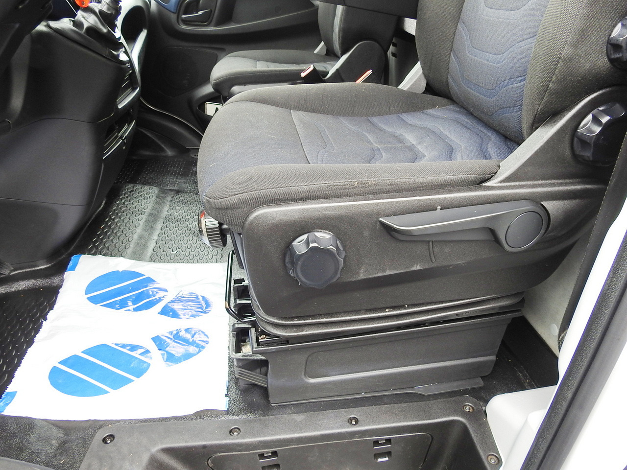 Тентована вантажівка IVECO DAILY 70C18 TARPAULIN LIFT 12 PALLETS WEBASTO CRUISE CONTROL TWIN WHEELS AIR CONDITIONING  180HP: фото 31