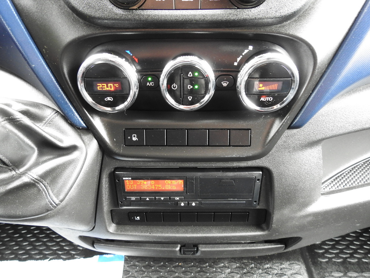 Тентована вантажівка IVECO DAILY 70C18 TARPAULIN LIFT 12 PALLETS WEBASTO CRUISE CONTROL TWIN WHEELS AIR CONDITIONING  180HP: фото 40