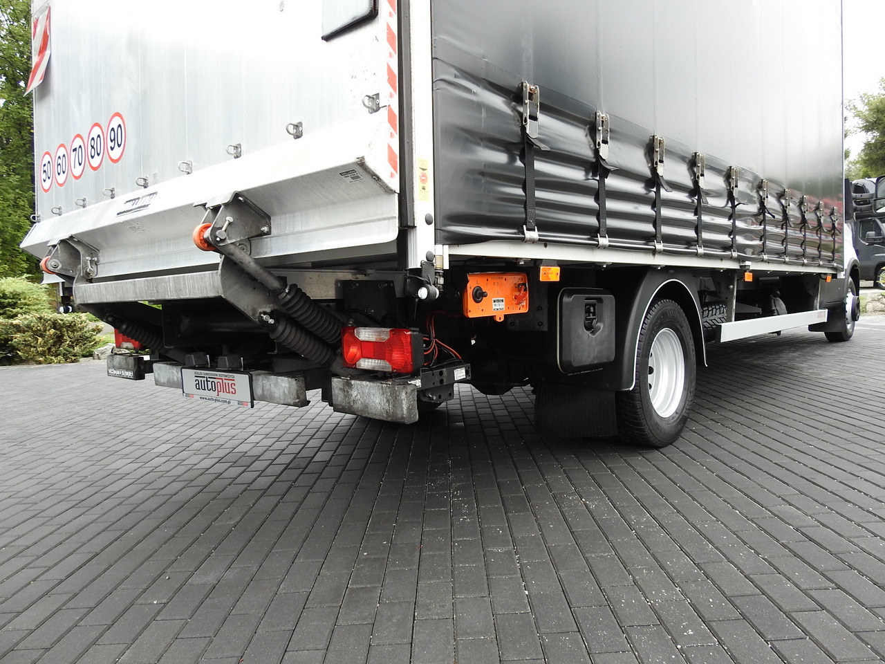 Тентована вантажівка IVECO DAILY 70C18 TARPAULIN LIFT 12 PALLETS WEBASTO CRUISE CONTROL TWIN WHEELS AIR CONDITIONING  180HP: фото 28