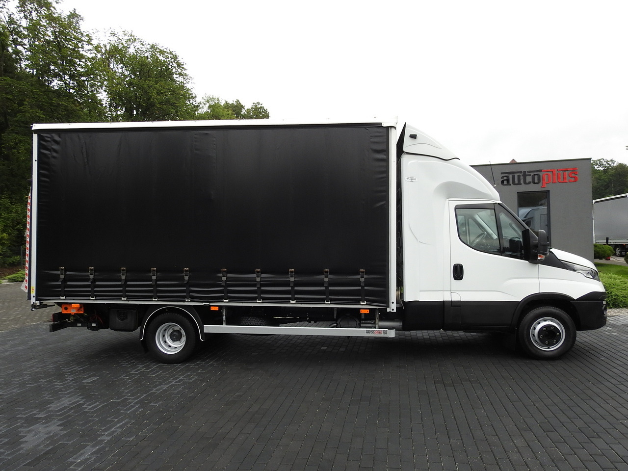 Тентована вантажівка IVECO DAILY 70C18 TARPAULIN LIFT 12 PALLETS WEBASTO CRUISE CONTROL TWIN WHEELS AIR CONDITIONING  180HP: фото 7