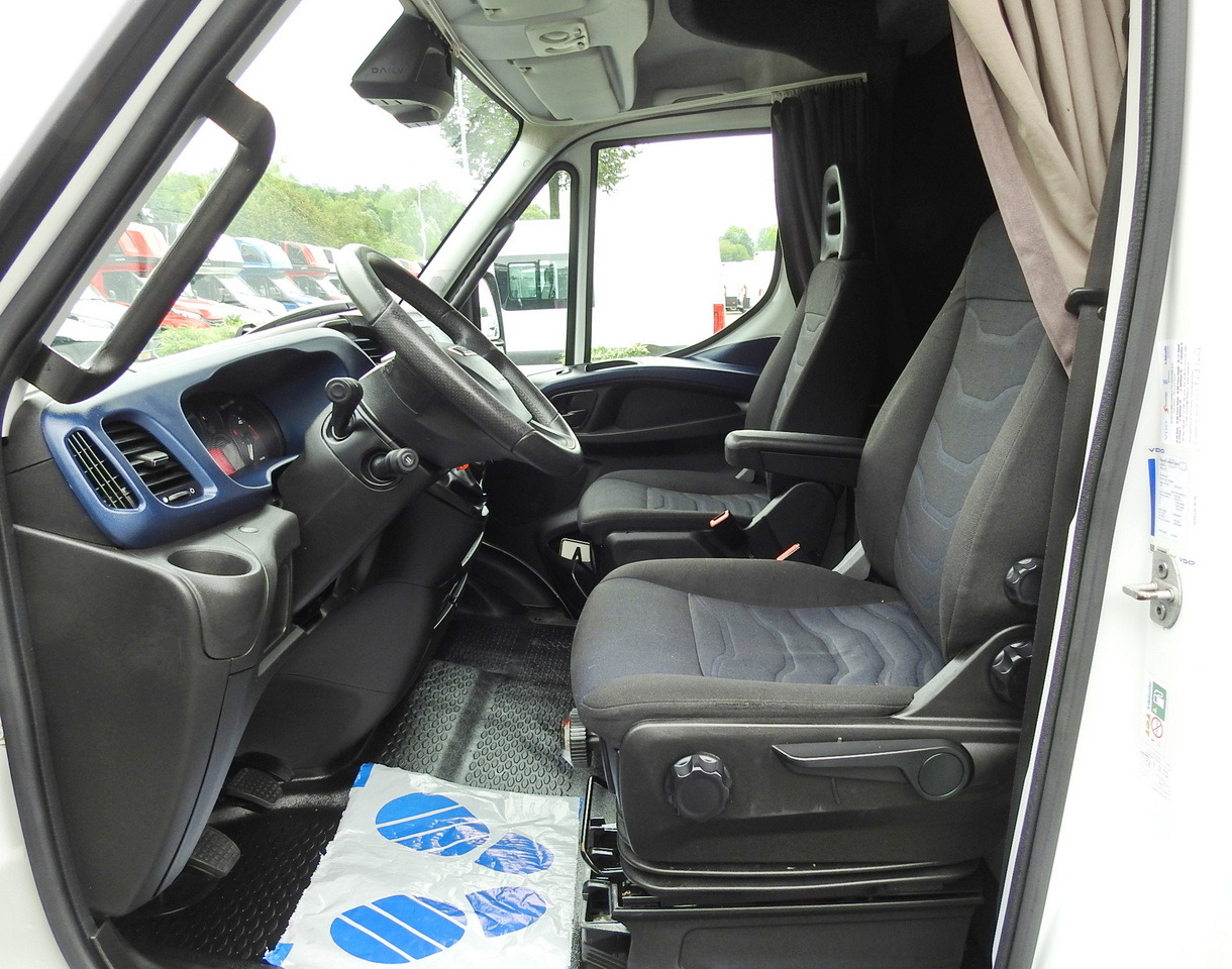 Тентована вантажівка IVECO DAILY 70C18 TARPAULIN LIFT 12 PALLETS WEBASTO CRUISE CONTROL TWIN WHEELS AIR CONDITIONING  180HP: фото 30