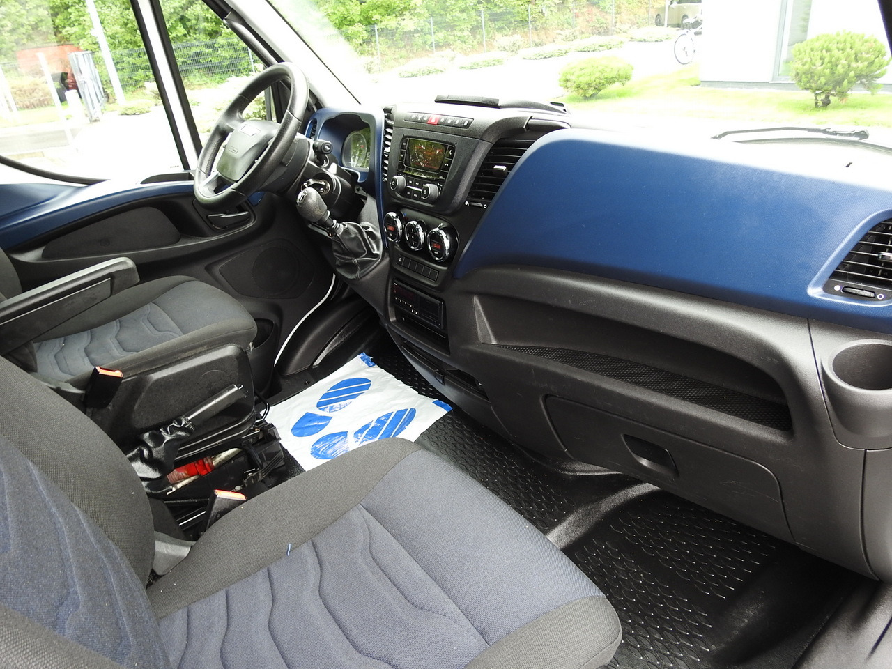 Тентована вантажівка IVECO DAILY 70C18 TARPAULIN LIFT 12 PALLETS WEBASTO CRUISE CONTROL TWIN WHEELS AIR CONDITIONING  180HP: фото 43