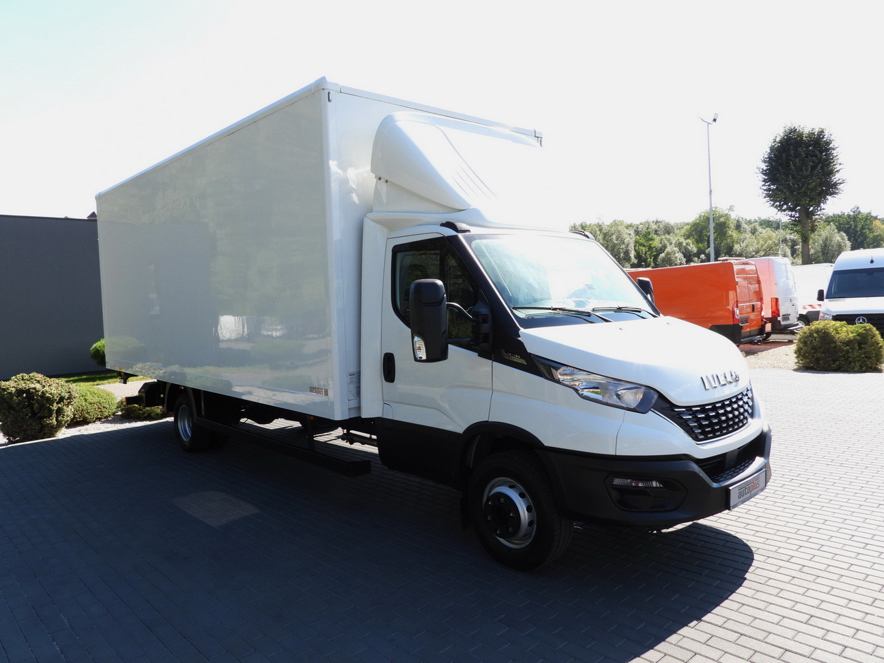 IVECO DAILY 72C18 LIFT 14 PALLETS CRUISE CONTROL PNEUMATICS AUTOMATIC TRANSMISSION HI-MATIC TWIN WHEELS AIR CONDITIONING 180HP - Фургон з закритим кузовом: фото 4 IVECO DAILY 72C18 LIFT 14 PALLETS CRUISE CONTROL PNEUMATICS AUTOMATIC TRANSMISSION HI-MATIC TWIN WHEELS AIR CONDITIONING 180HP - Фургон з закритим кузовом: фото 4