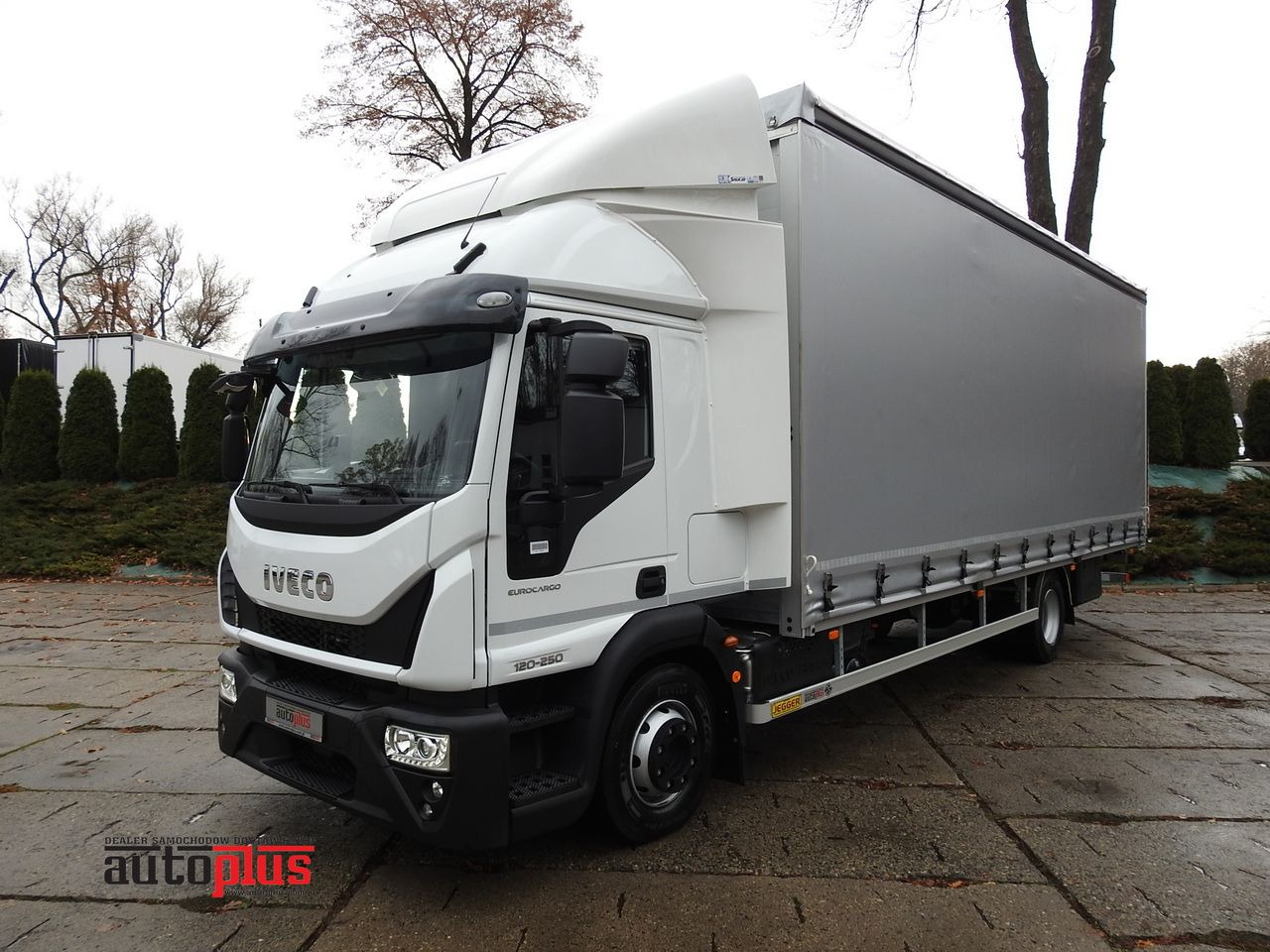 IVECO EUROCARGO 120-250 NEW TARPAULIN LIFT 18 PALLETS WEBASTO CRUISE CONTROL AIR CONDITIONING LED LIGHTS PNEUMATICS AUTOMATIC TRANSMISSION HI-MATIC 250HP - Тентований фургон: фото 1 IVECO EUROCARGO 120-250 NEW TARPAULIN LIFT 18 PALLETS WEBASTO CRUISE CONTROL AIR CONDITIONING LED LIGHTS PNEUMATICS AUTOMATIC TRANSMISSION HI-MATIC 250HP - Тентований фургон: фото 1