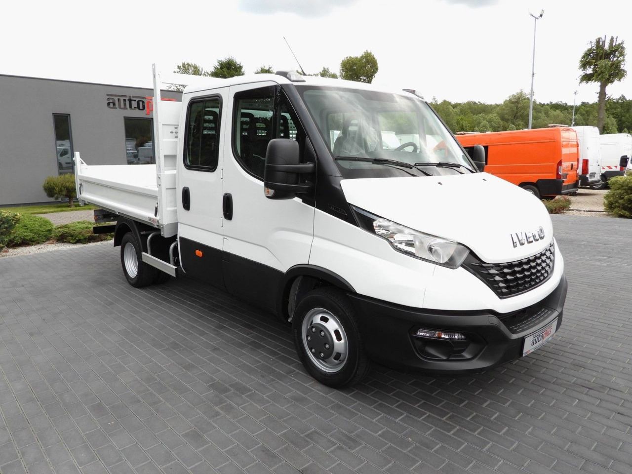 Iveco DAILY 35C14 KIPPER DOPPELKABINE DOKA 6 SITZE A/C - Малотоннажний самоскид, Вантажопасажирський фургон: фото 4 Iveco DAILY 35C14 KIPPER DOPPELKABINE DOKA 6 SITZE A/C - Малотоннажний самоскид, Вантажопасажирський фургон: фото 4