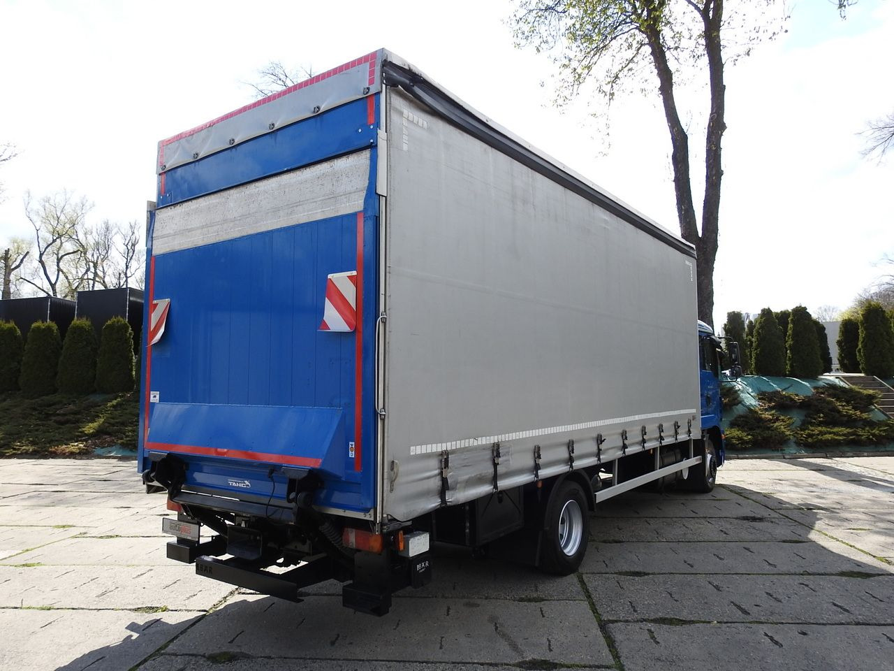 MAN TGM 15.290 TARPAULIN LIFT 18 PALLETS CRUISE CONTROL TWIN WHEELS AIR CONDITIONING 290HP - Тентований фургон: фото 3 MAN TGM 15.290 TARPAULIN LIFT 18 PALLETS CRUISE CONTROL TWIN WHEELS AIR CONDITIONING 290HP - Тентований фургон: фото 3
