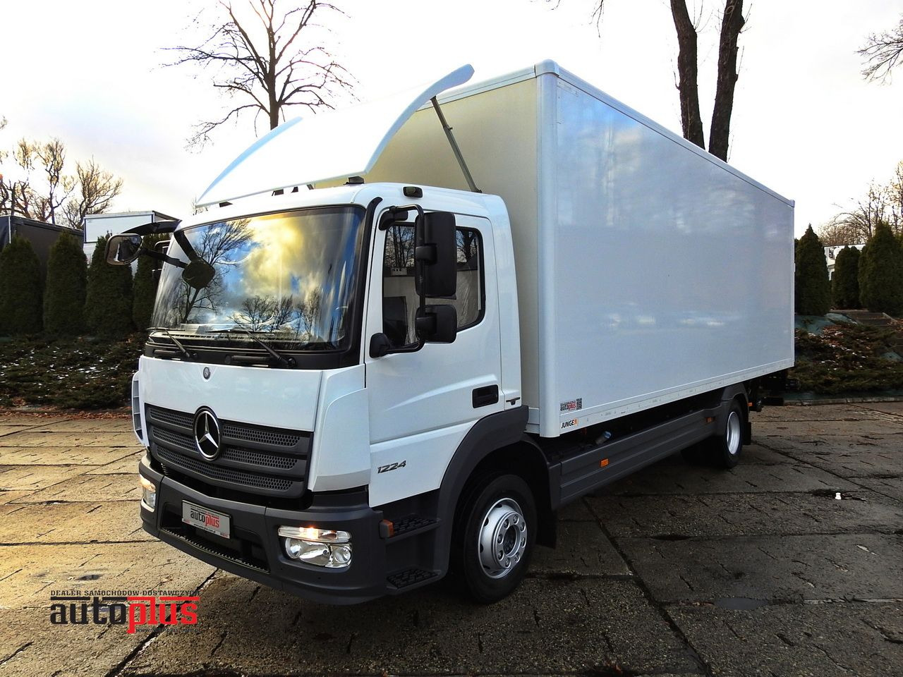 MERCEDES ATEGO 12.24 BOX LIFT 18 PALLETS CRUISE CONTROL AUTOMATIC TRANSMISSION TWIN WHEELS AIR CONDITIONING 240HP - Фургон з закритим кузовом: фото 1 MERCEDES ATEGO 12.24 BOX LIFT 18 PALLETS CRUISE CONTROL AUTOMATIC TRANSMISSION TWIN WHEELS AIR CONDITIONING 240HP - Фургон з закритим кузовом: фото 1