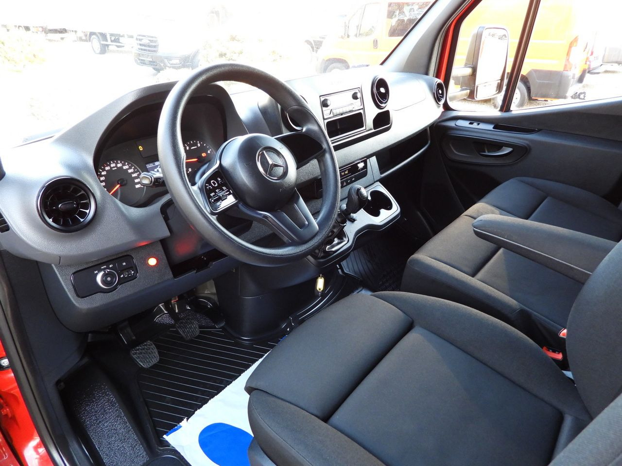 MERCEDES SPRINTER 316 TARPAULIN LIFT 8 PALLETS WEBASTO CRUISE CONTROL AIR CONDITIONING  160HP - Тентований фургон: фото 2 MERCEDES SPRINTER 316 TARPAULIN LIFT 8 PALLETS WEBASTO CRUISE CONTROL AIR CONDITIONING  160HP - Тентований фургон: фото 2