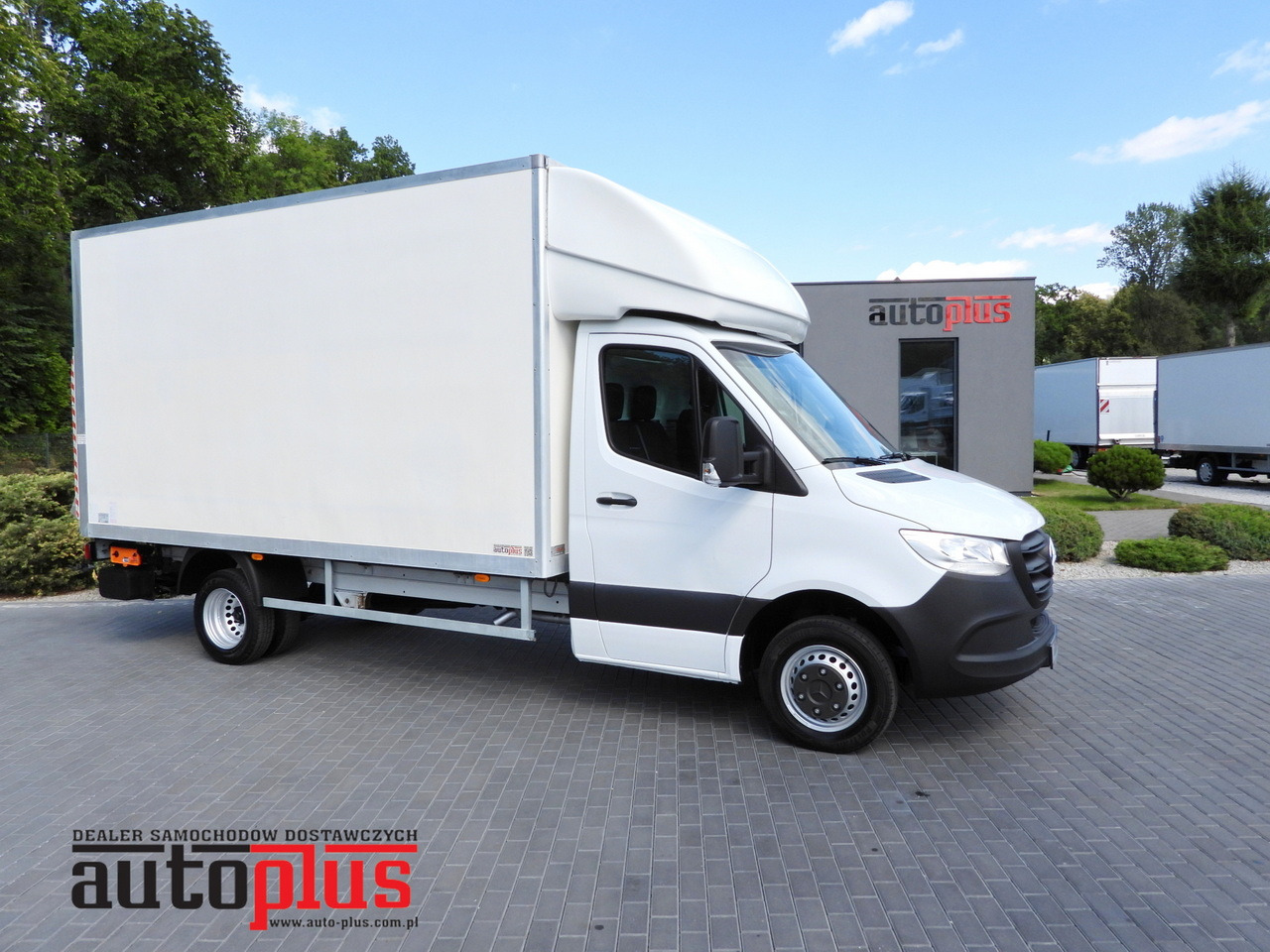 MERCEDES SPRINTER 514 BOX LIFT 8 PALLETS CRUISE CONTROL TWIN WHEELS AIR CONDITIONING 140HP - Фургон з закритим кузовом: фото 1 MERCEDES SPRINTER 514 BOX LIFT 8 PALLETS CRUISE CONTROL TWIN WHEELS AIR CONDITIONING 140HP - Фургон з закритим кузовом: фото 1