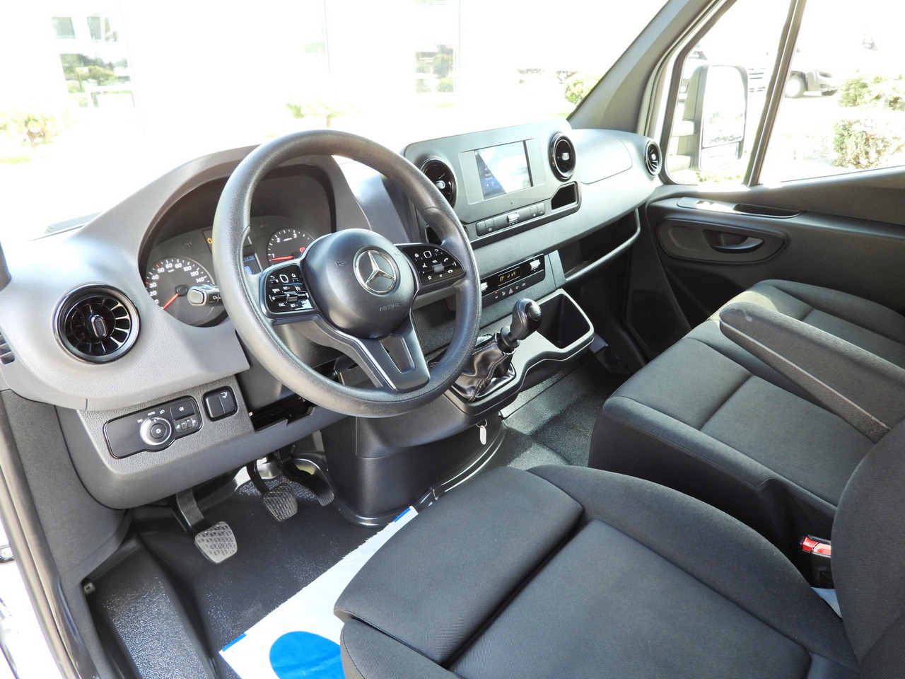 MERCEDES SPRINTER 514 BOX LIFT 8 PALLETS CRUISE CONTROL TWIN WHEELS AIR CONDITIONING 140HP - Фургон з закритим кузовом: фото 2 MERCEDES SPRINTER 514 BOX LIFT 8 PALLETS CRUISE CONTROL TWIN WHEELS AIR CONDITIONING 140HP - Фургон з закритим кузовом: фото 2