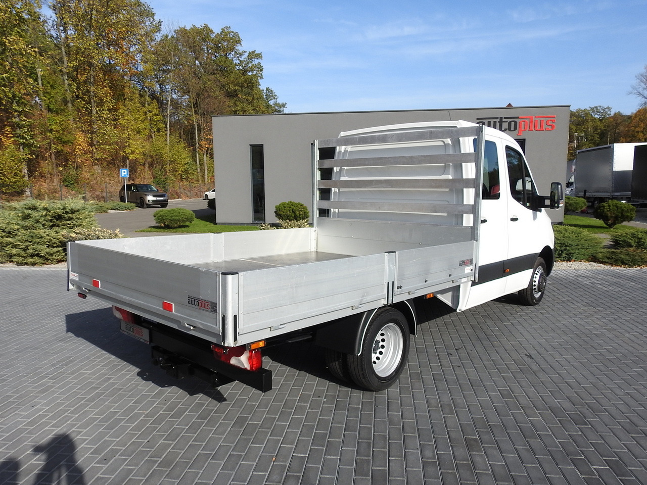 MERCEDES SPRINTER 516 STAKE BODY DOUBLE CABIN DOKA 6 SEATS CRUISE CONTROL AIR CONDITIONING TWIN WHEELS 160HP - Легка бортова вантажівка: фото 3 MERCEDES SPRINTER 516 STAKE BODY DOUBLE CABIN DOKA 6 SEATS CRUISE CONTROL AIR CONDITIONING TWIN WHEELS 160HP - Легка бортова вантажівка: фото 3