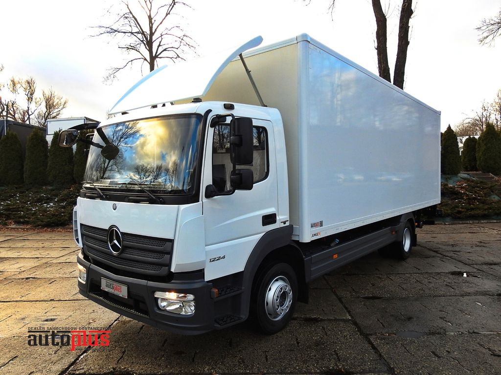 Mercedes-Benz ATEGO 12.24 KOFFER 18 PALETTEN AUFZUG - Вантажівка з закритим кузовом: фото 1 Mercedes-Benz ATEGO 12.24 KOFFER 18 PALETTEN AUFZUG - Вантажівка з закритим кузовом: фото 1