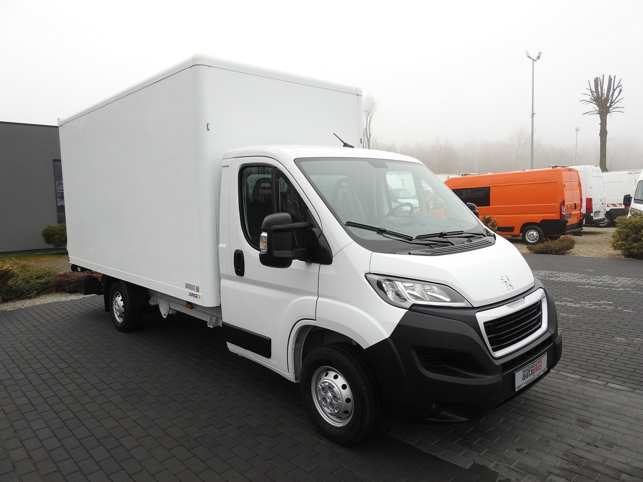 PEUGEOT BOXER BOX LIFT 8 PALLETS CRUISE CONTROL AIR CONDITIONING 140HP - Фургон з закритим кузовом: фото 4 PEUGEOT BOXER BOX LIFT 8 PALLETS CRUISE CONTROL AIR CONDITIONING 140HP - Фургон з закритим кузовом: фото 4