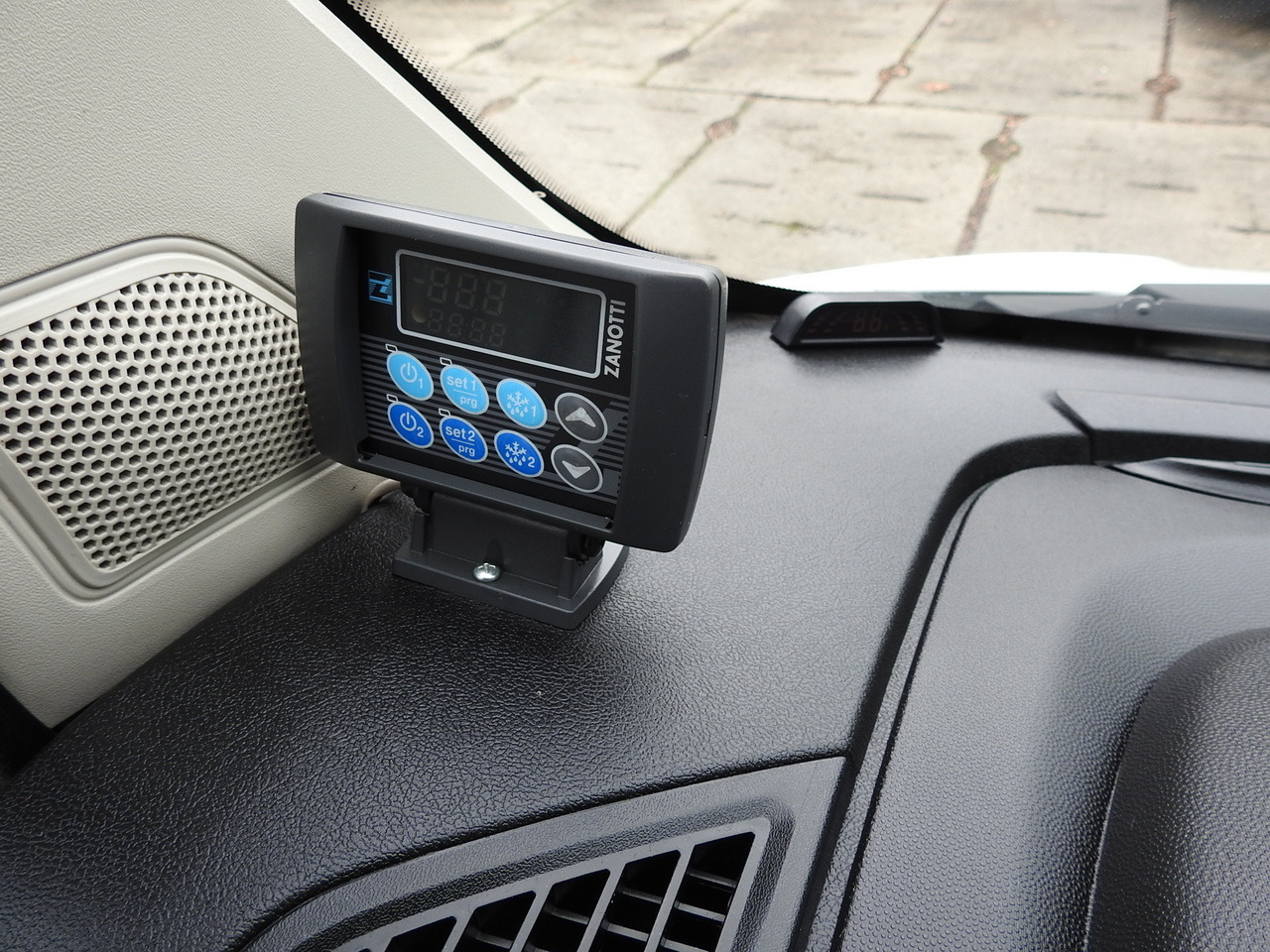 PEUGEOT BOXER REFRIGERATOR VAN -5*C TWO COMPARTMENTS CRUISE CONTROL AIR CONDITIONING  120HP в лізинг PEUGEOT BOXER REFRIGERATOR VAN -5*C TWO COMPARTMENTS CRUISE CONTROL AIR CONDITIONING  120HP: фото 32