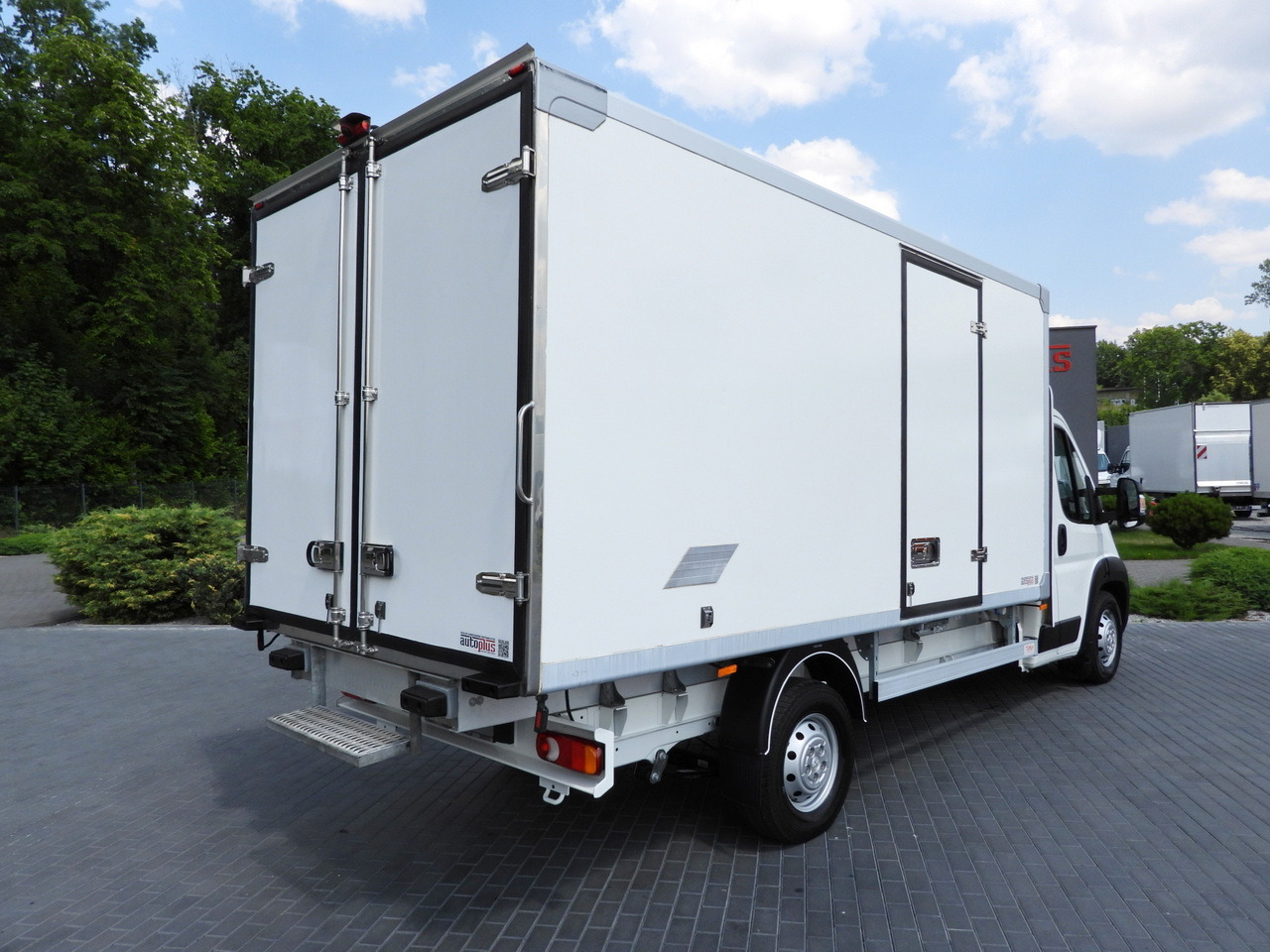 PEUGEOT BOXER REGRIGERATOR BOX 0*C 8 PALLETS CRUISE CONTROL LED LIGHTS AIR CONDITIONING 165HP - Фургон-рефрижератор: фото 3 PEUGEOT BOXER REGRIGERATOR BOX 0*C 8 PALLETS CRUISE CONTROL LED LIGHTS AIR CONDITIONING 165HP - Фургон-рефрижератор: фото 3