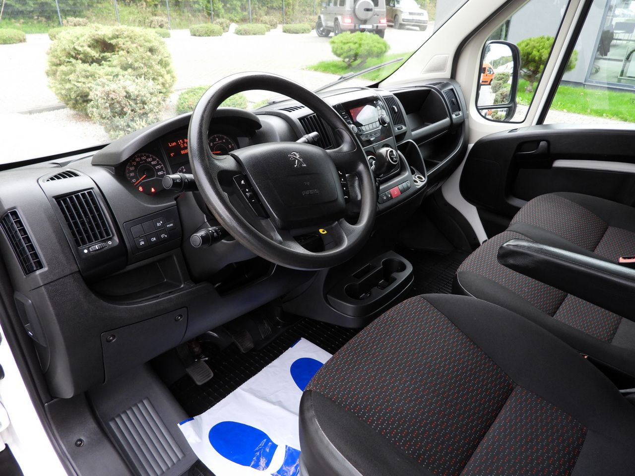 PEUGEOT BOXER STAKE BODY DOUBLE CABIN DOKA 7 SEATS CRUISE CONTROL AIR CONDITIONING 140HP - Вантажопасажирський фургон: фото 2 PEUGEOT BOXER STAKE BODY DOUBLE CABIN DOKA 7 SEATS CRUISE CONTROL AIR CONDITIONING 140HP - Вантажопасажирський фургон: фото 2