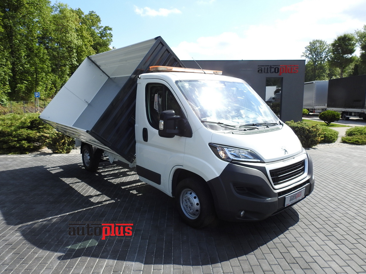 PEUGEOT BOXER THREE-WAY TIPPER AIR CONDITIONING 130HP - Самоскид вантажівка: фото 1 PEUGEOT BOXER THREE-WAY TIPPER AIR CONDITIONING 130HP - Самоскид вантажівка: фото 1