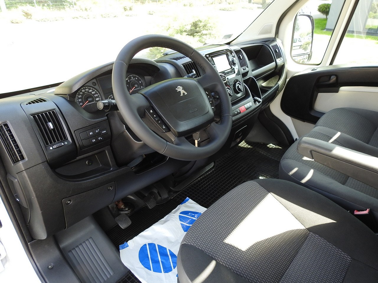 PEUGEOT BOXER THREE-WAY TIPPER AIR CONDITIONING 130HP - Самоскид вантажівка: фото 2 PEUGEOT BOXER THREE-WAY TIPPER AIR CONDITIONING 130HP - Самоскид вантажівка: фото 2