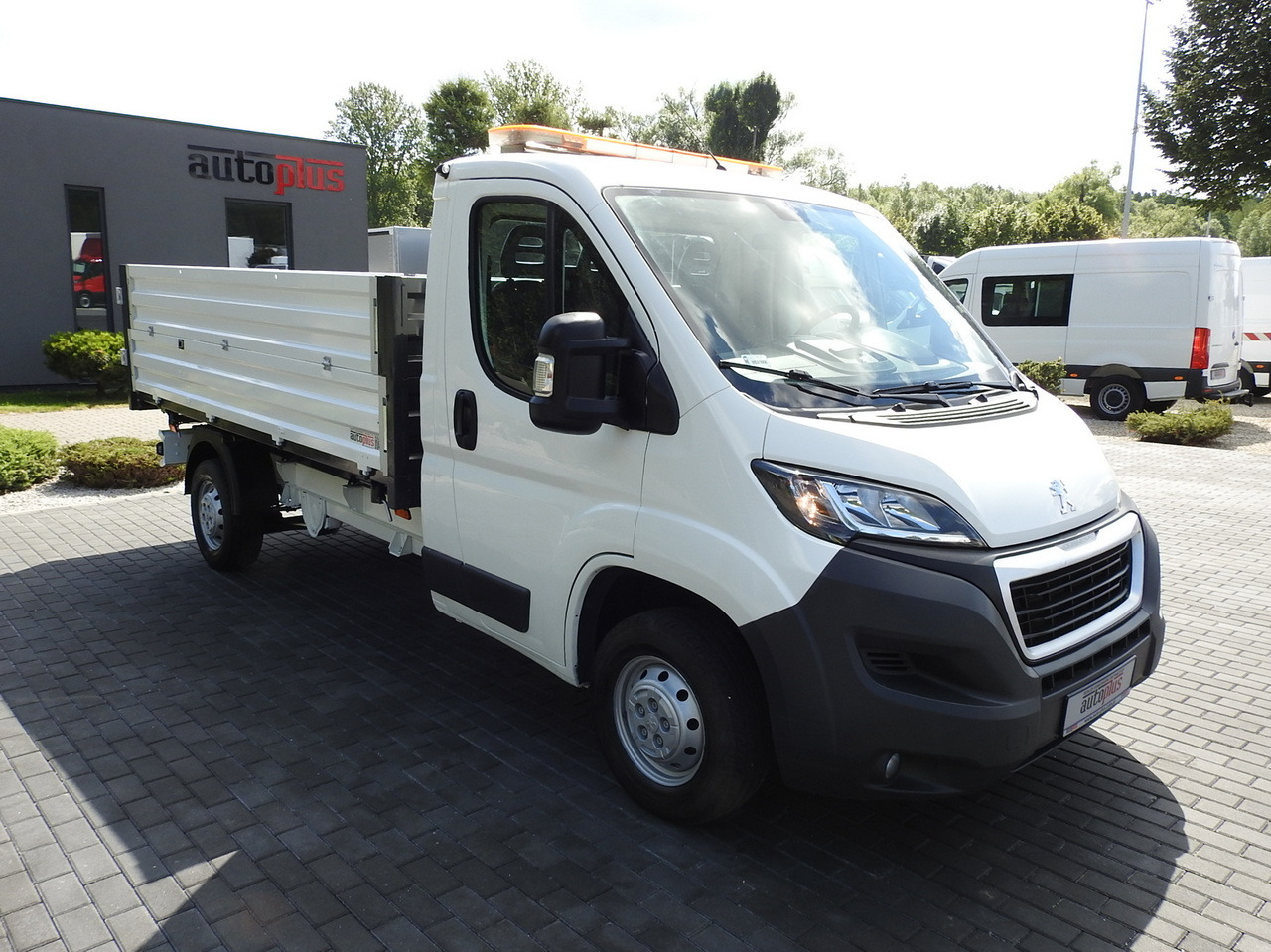 PEUGEOT BOXER THREE-WAY TIPPER AIR CONDITIONING 130HP - Самоскид вантажівка: фото 4 PEUGEOT BOXER THREE-WAY TIPPER AIR CONDITIONING 130HP - Самоскид вантажівка: фото 4