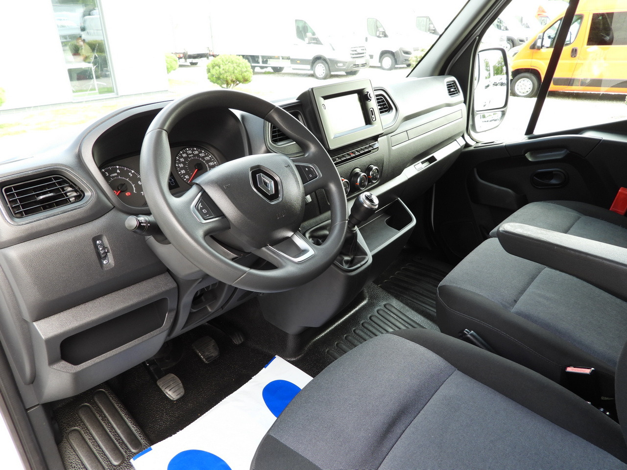 RENAULT MASTER BOX DELIVERY VAN 7 SEATS CRUISE CONTROL NAVIGATION LED LIGHTS AIR CONDITIONING 135HP - Суцільнометалевий фургон: фото 2 RENAULT MASTER BOX DELIVERY VAN 7 SEATS CRUISE CONTROL NAVIGATION LED LIGHTS AIR CONDITIONING 135HP - Суцільнометалевий фургон: фото 2