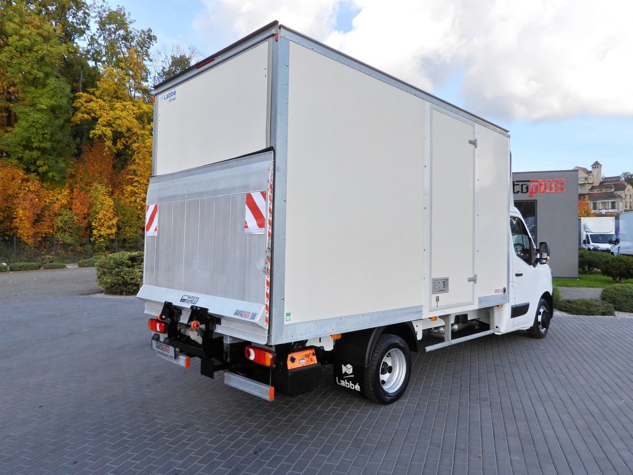RENAULT MASTER BOX LIFT 8 PALLETS CRUISE CONTROL LED LIGHTS TWIN WHEELS AIR CONDITIONING 145HP - Фургон з закритим кузовом: фото 3 RENAULT MASTER BOX LIFT 8 PALLETS CRUISE CONTROL LED LIGHTS TWIN WHEELS AIR CONDITIONING 145HP - Фургон з закритим кузовом: фото 3