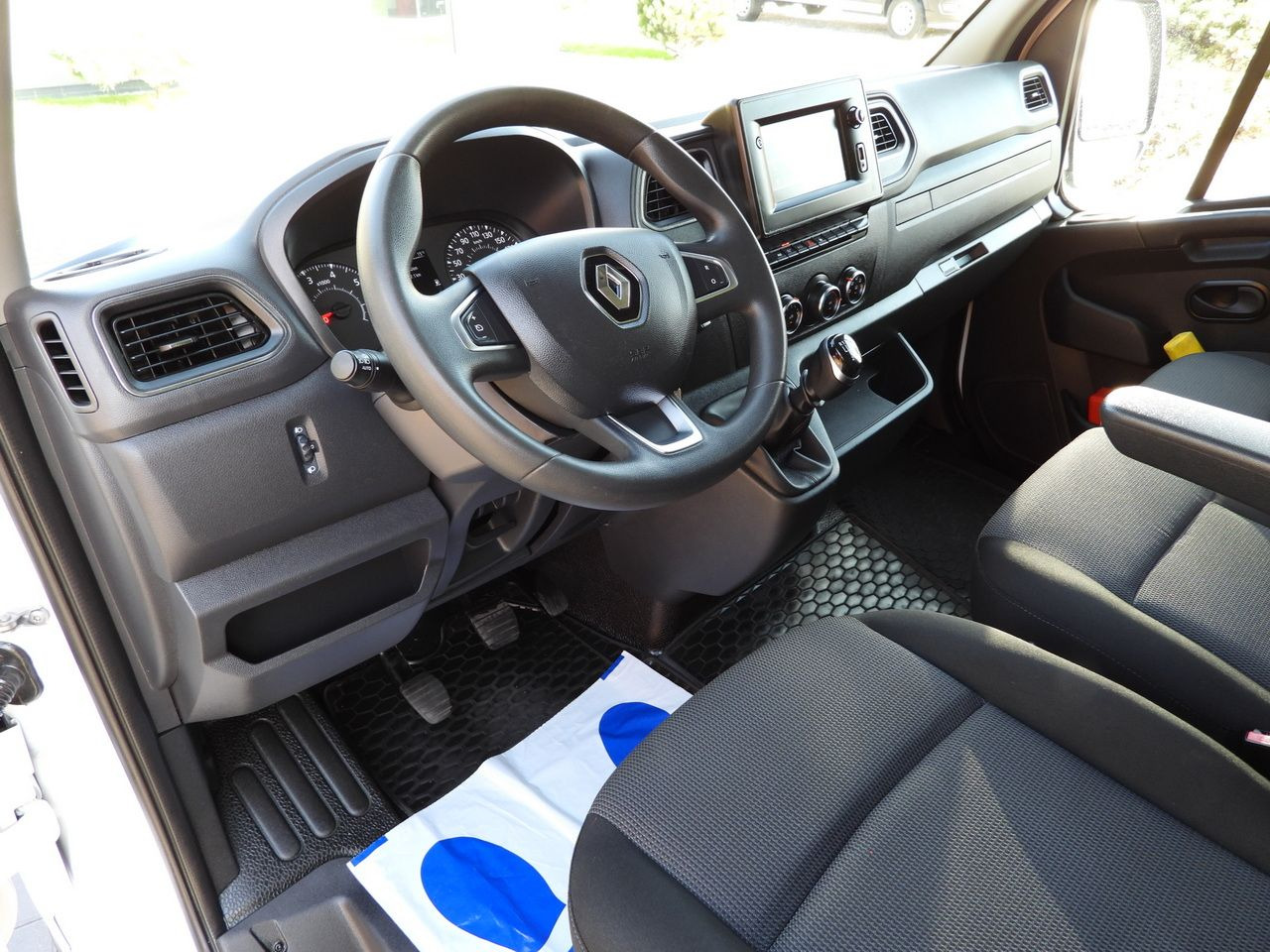 RENAULT MASTER BOX LIFT 8 PALLETS CRUISE CONTROL LED LIGHTS TWIN WHEELS AIR CONDITIONING 145HP - Фургон з закритим кузовом: фото 2 RENAULT MASTER BOX LIFT 8 PALLETS CRUISE CONTROL LED LIGHTS TWIN WHEELS AIR CONDITIONING 145HP - Фургон з закритим кузовом: фото 2