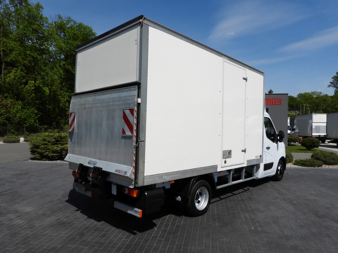 RENAULT MASTER BOX LIFT 8 PALLETS CRUISE CONTROL NAVIGATION LED LIGHTS TWIN WHEELS AIR CONDITIONING 145HP - Фургон з закритим кузовом: фото 3 RENAULT MASTER BOX LIFT 8 PALLETS CRUISE CONTROL NAVIGATION LED LIGHTS TWIN WHEELS AIR CONDITIONING 145HP - Фургон з закритим кузовом: фото 3