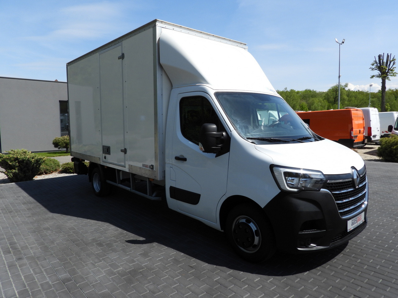 RENAULT MASTER BOX LIFT 8 PALLETS CRUISE CONTROL NAVIGATION LED LIGHTS TWIN WHEELS AIR CONDITIONING 145HP - Фургон з закритим кузовом: фото 4 RENAULT MASTER BOX LIFT 8 PALLETS CRUISE CONTROL NAVIGATION LED LIGHTS TWIN WHEELS AIR CONDITIONING 145HP - Фургон з закритим кузовом: фото 4