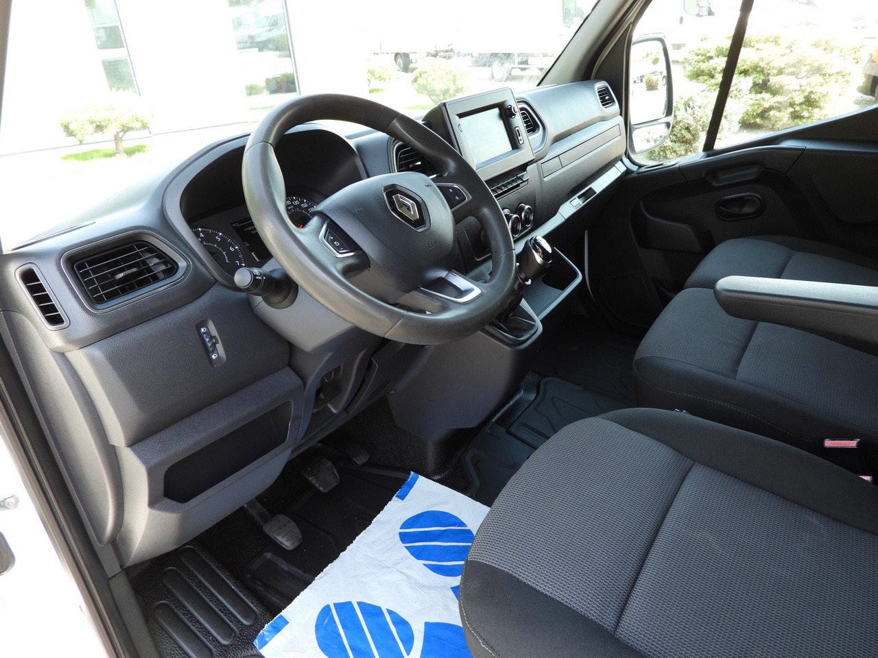 RENAULT MASTER BOX LIFT 8 PALLETS CRUISE CONTROL NAVIGATION LED LIGHTS TWIN WHEELS AIR CONDITIONING 145HP - Фургон з закритим кузовом: фото 2 RENAULT MASTER BOX LIFT 8 PALLETS CRUISE CONTROL NAVIGATION LED LIGHTS TWIN WHEELS AIR CONDITIONING 145HP - Фургон з закритим кузовом: фото 2