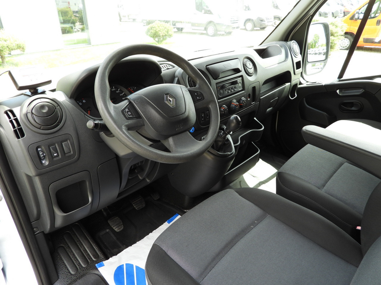 RENAULT MASTER REFRIGERATOR VAN -20*C POWER SUPPLY 230V CRUISE CONTROL AIR CONDITIONING 145HP - Фургон-рефрижератор: фото 2 RENAULT MASTER REFRIGERATOR VAN -20*C POWER SUPPLY 230V CRUISE CONTROL AIR CONDITIONING 145HP - Фургон-рефрижератор: фото 2