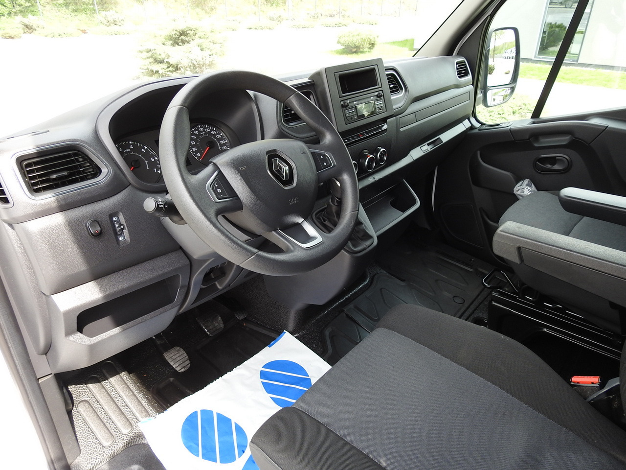 RENAULT MASTER TARPAULIN 10 PALLETS WEBASTO CRUISE CONTROL AIR CONDITIONING LED LIGHTS PNEUMATICS 165HP - Тентований фургон: фото 2 RENAULT MASTER TARPAULIN 10 PALLETS WEBASTO CRUISE CONTROL AIR CONDITIONING LED LIGHTS PNEUMATICS 165HP - Тентований фургон: фото 2