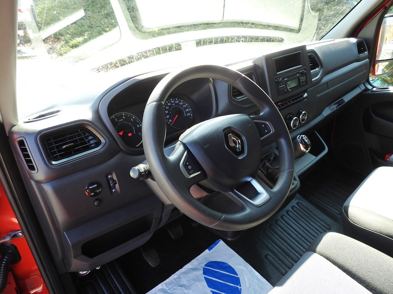 RENAULT MASTER TARPAULIN 10 PALLETS WEBASTO CRUISE CONTROL AIR CONDITIONING LED LIGHTS PNEUMATICS 165HP - Тентований фургон: фото 2 RENAULT MASTER TARPAULIN 10 PALLETS WEBASTO CRUISE CONTROL AIR CONDITIONING LED LIGHTS PNEUMATICS 165HP - Тентований фургон: фото 2