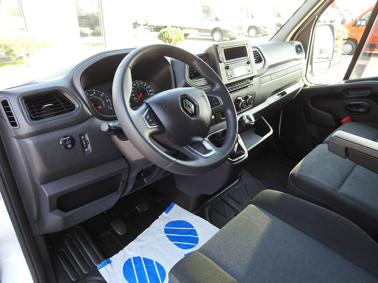 RENAULT MASTER TARPAULIN 10 PALLETS WEBASTO CRUISE CONTROL LED LIGHTS PNEUMATICS AIR CONDITIONING 165HP - Тентований фургон: фото 2 RENAULT MASTER TARPAULIN 10 PALLETS WEBASTO CRUISE CONTROL LED LIGHTS PNEUMATICS AIR CONDITIONING 165HP - Тентований фургон: фото 2