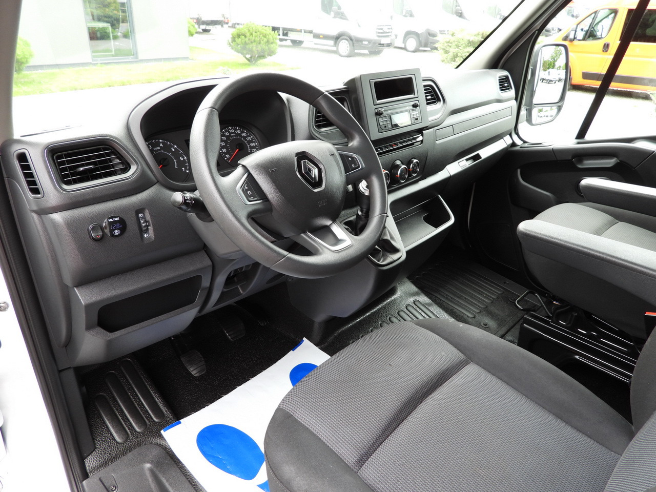 RENAULT MASTER TARPAULIN 10 PALLETS WEBASTO CRUISE CONTROL LED LIGHTS PNEUMATICS AIR CONDITIONING 165HP - Тентований фургон: фото 2 RENAULT MASTER TARPAULIN 10 PALLETS WEBASTO CRUISE CONTROL LED LIGHTS PNEUMATICS AIR CONDITIONING 165HP - Тентований фургон: фото 2