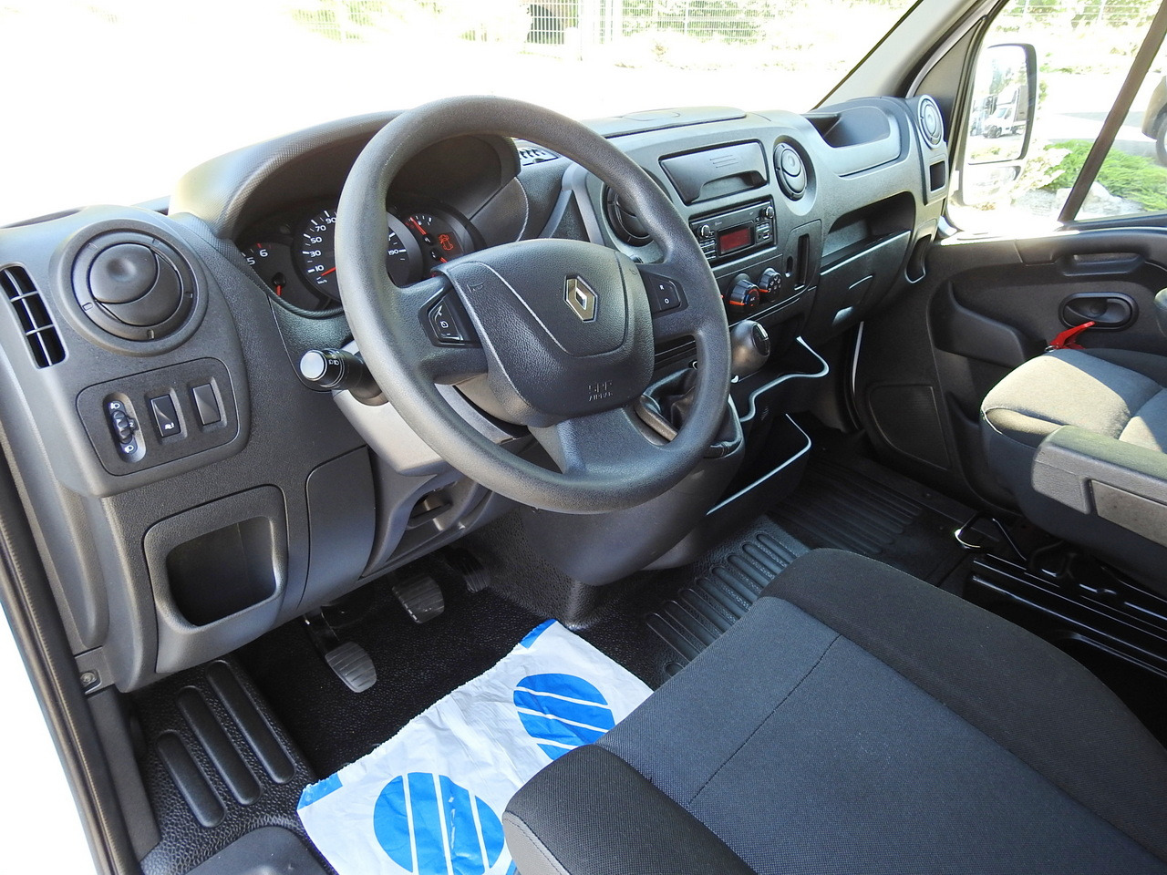RENAULT MASTER TARPAULIN 8 PALLETS WEBASTO CRUISE CONTROL AIR CONDITIONING PNEUMATICS 170HP - Тентований фургон: фото 2 RENAULT MASTER TARPAULIN 8 PALLETS WEBASTO CRUISE CONTROL AIR CONDITIONING PNEUMATICS 170HP - Тентований фургон: фото 2