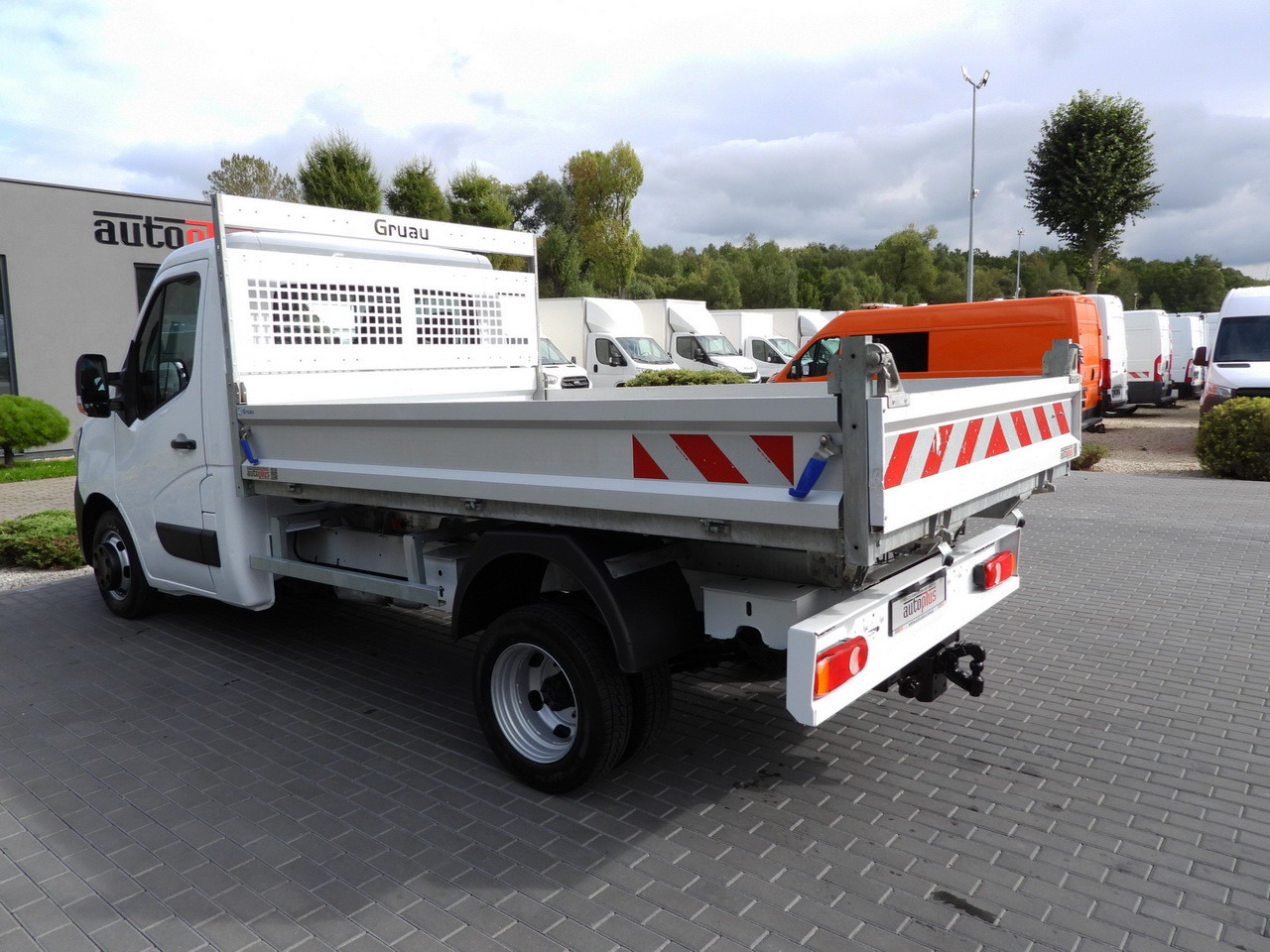 Малотоннажний самоскид RENAULT MASTER TIPPER CRUISE CONTROL LED LIGHTS TWIN WHEELS AIR CONDITIONING  130HP: фото 10 Малотоннажний самоскид RENAULT MASTER TIPPER CRUISE CONTROL LED LIGHTS TWIN WHEELS AIR CONDITIONING  130HP: фото 10