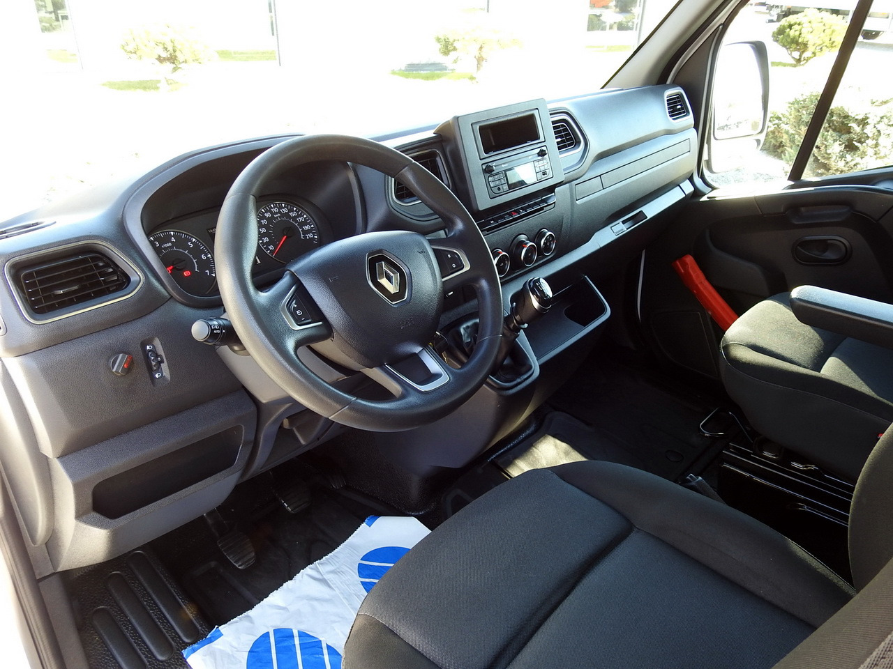 RENAULT MASTER TIPPER DOUBLE CABIN DOKA 6 SEATS CRUISE CONTROL AIR CONDITIONING LED LIGHTS TWIN WHEELS 130HP - Малотоннажний самоскид: фото 2 RENAULT MASTER TIPPER DOUBLE CABIN DOKA 6 SEATS CRUISE CONTROL AIR CONDITIONING LED LIGHTS TWIN WHEELS 130HP - Малотоннажний самоскид: фото 2