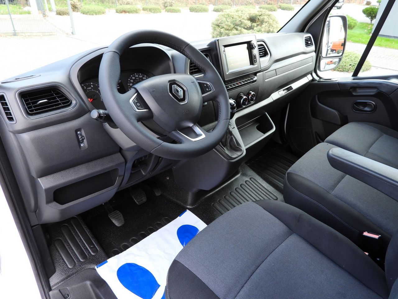 RENAULT MASTER TIPPER DOUBLE CABIN DOKA 7 SEATS CRUISE CONTROL NAVIGATION LED LIGHTS AIR CONDITIONING 145HP - Малотоннажний самоскид: фото 2 RENAULT MASTER TIPPER DOUBLE CABIN DOKA 7 SEATS CRUISE CONTROL NAVIGATION LED LIGHTS AIR CONDITIONING 145HP - Малотоннажний самоскид: фото 2